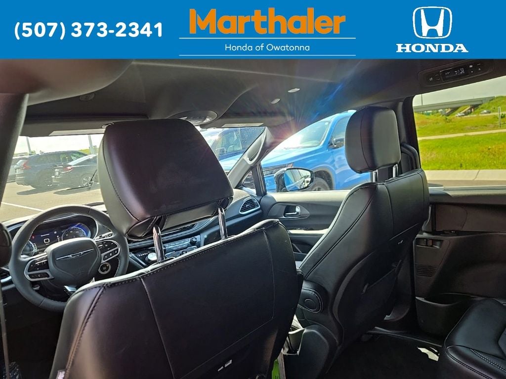 2025 Chrysler Pacifica Select