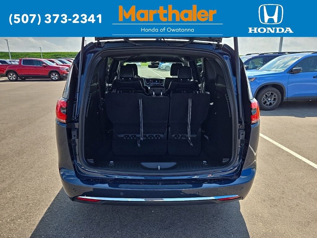 2025 Chrysler Pacifica Select