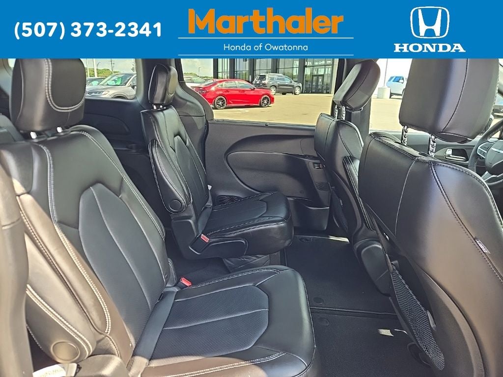 2025 Chrysler Pacifica Select