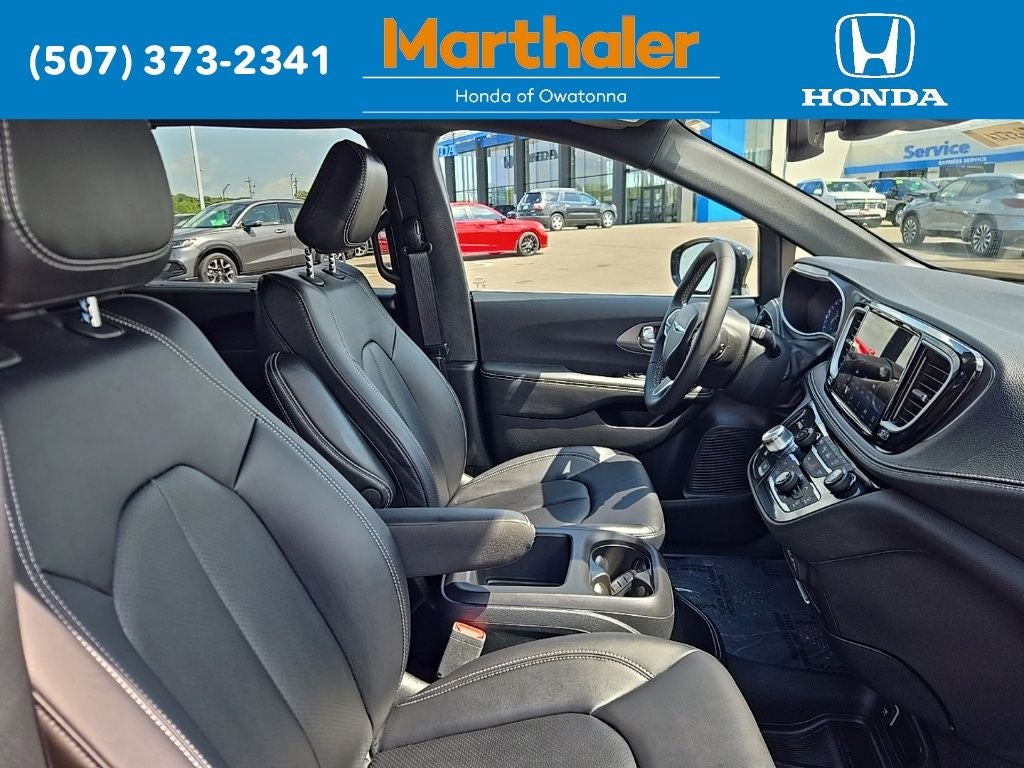 2025 Chrysler Pacifica Select