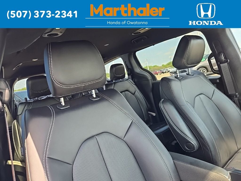 2025 Chrysler Pacifica Select
