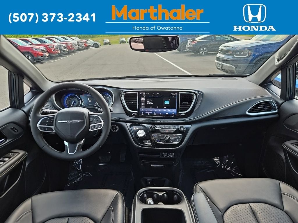 2025 Chrysler Pacifica Select