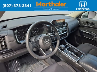 2025 Nissan Pathfinder SV