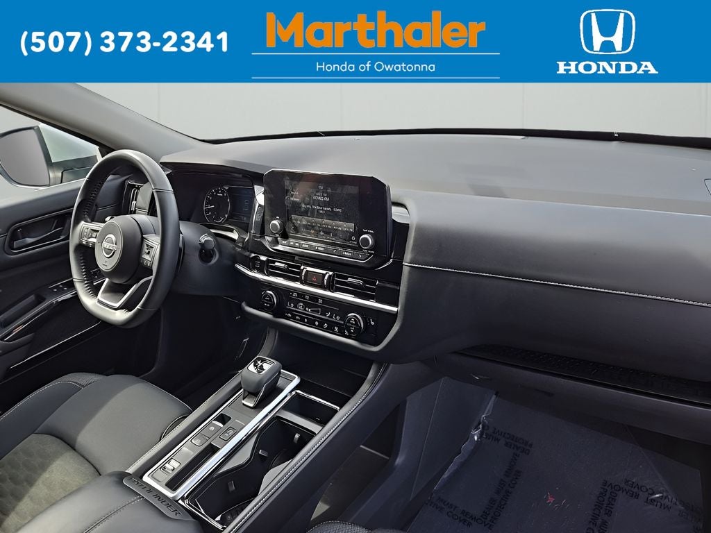 2025 Nissan Pathfinder SV