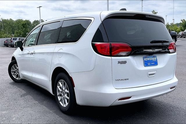 2022 Chrysler Voyager LX