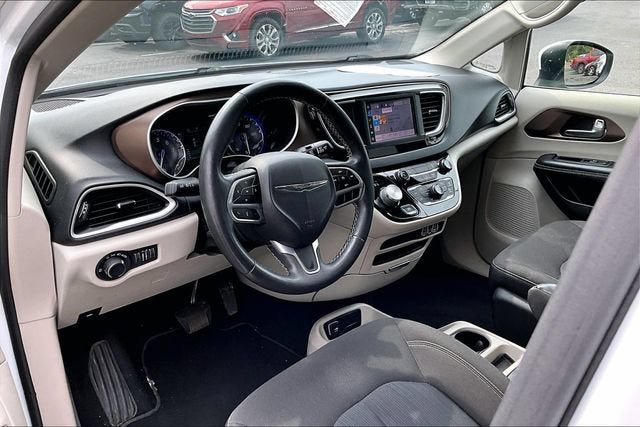 2022 Chrysler Voyager LX