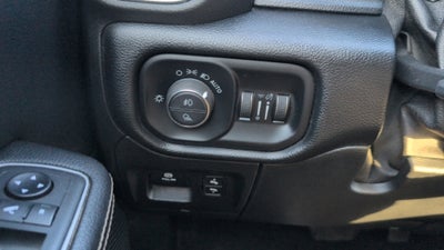 2020 RAM 1500 Laramie Crew Cab 4x4 5'7" Box