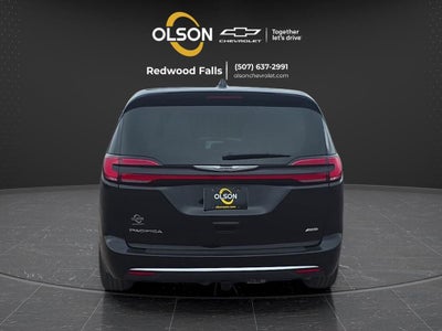 2025 Chrysler Pacifica Select