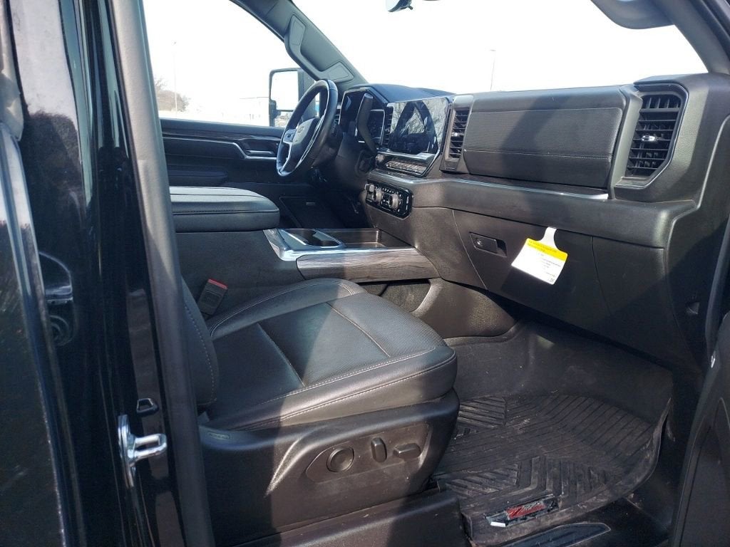 2025 Chevrolet Silverado 3500 HD LTZ