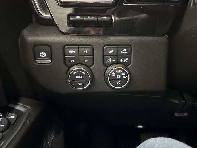 2025 Chevrolet Silverado 3500HD LTZ