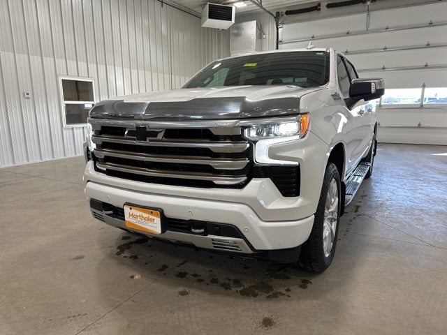 Used 2022 Chevrolet Silverado 1500 High Country with VIN 1GCUDJET9NZ598459 for sale in Glenwood, Minnesota