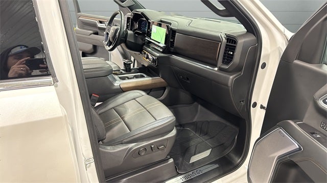 2025 Chevrolet Silverado 1500 High Country W/ Tech