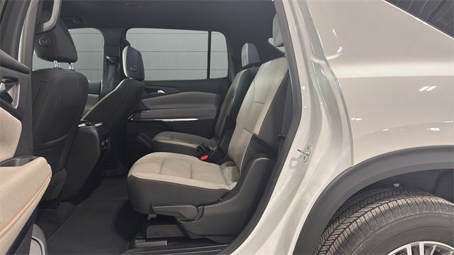 2025 Chevrolet Traverse LT 2LT