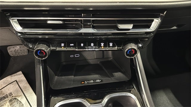 2025 Chevrolet Traverse LT 2LT