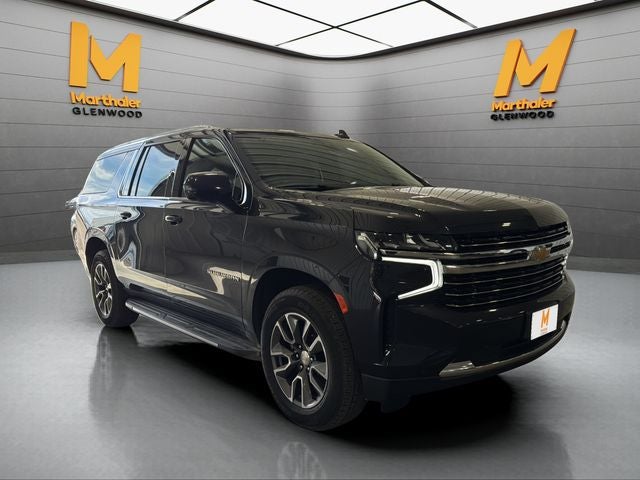 2022 Chevrolet Suburban LT W/ Luxury Package