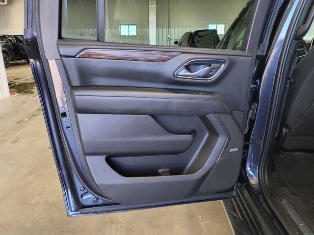 2022 Chevrolet Suburban LT W/ Luxury Package