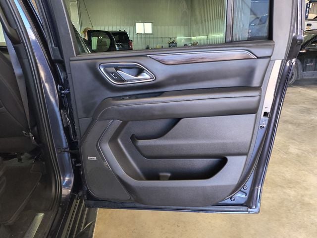 2022 Chevrolet Suburban LT W/ Luxury Package
