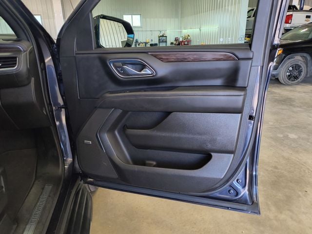2022 Chevrolet Suburban LT W/ Luxury Package