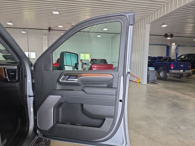 2025 GMC Sierra 3500HD Denali