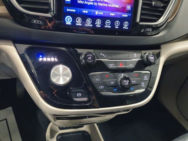 2017 Chrysler Pacifica Touring L Plus