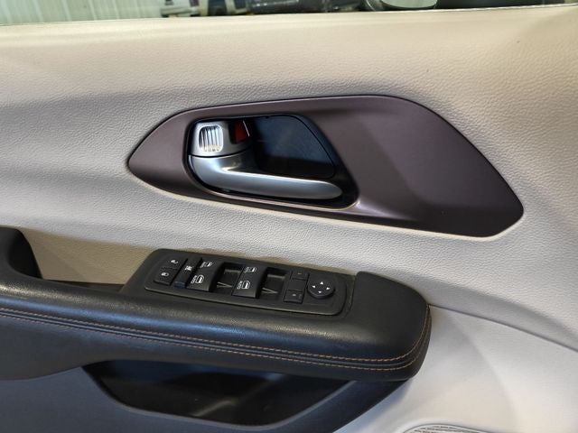 2017 Chrysler Pacifica Touring L Plus