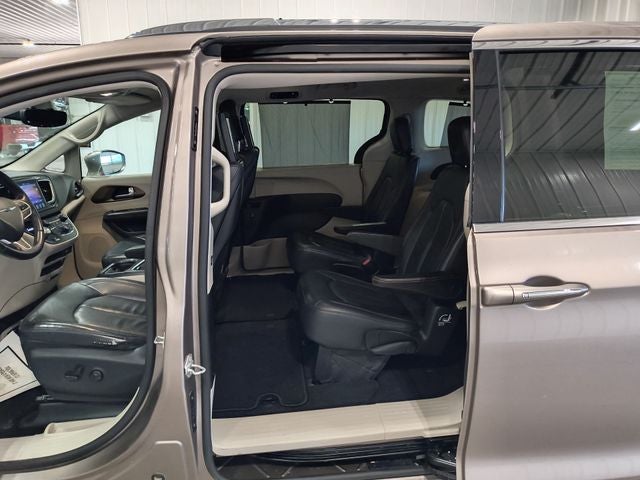 2017 Chrysler Pacifica Touring L Plus