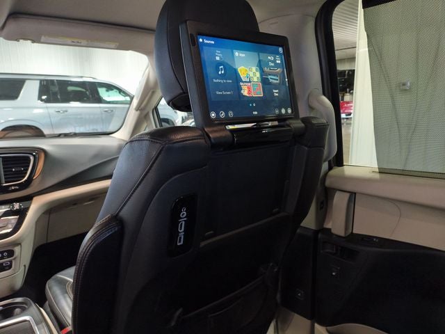 2017 Chrysler Pacifica Touring L Plus