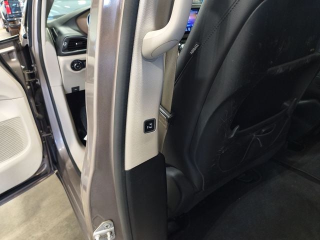 2017 Chrysler Pacifica Touring L Plus