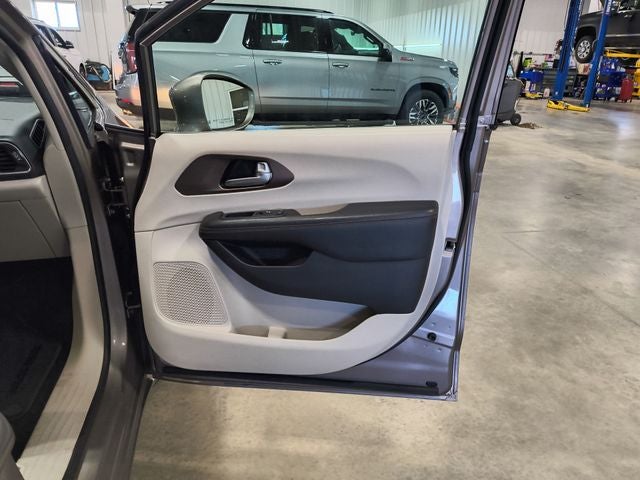 2017 Chrysler Pacifica Touring L Plus