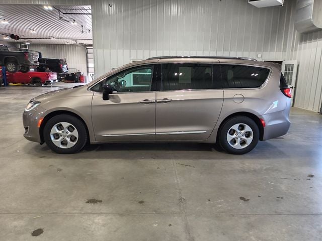 2017 Chrysler Pacifica Touring L Plus