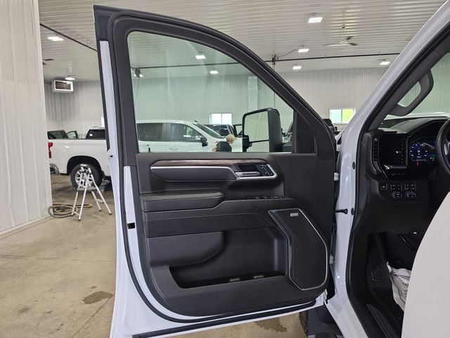 2025 Chevrolet Silverado 3500HD LTZ