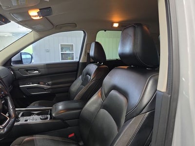2022 Nissan Pathfinder SL