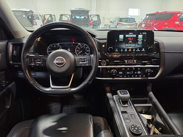 2022 Nissan Pathfinder SL