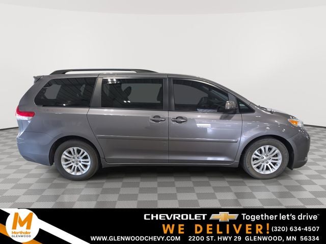 2014 Toyota Sienna XLE 8 Passenger