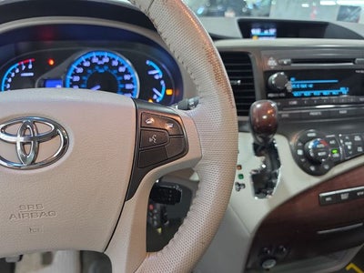 2014 Toyota Sienna XLE 8 Passenger