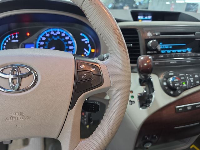 2014 Toyota Sienna XLE 8 Passenger