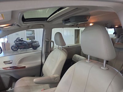 2014 Toyota Sienna XLE 8 Passenger