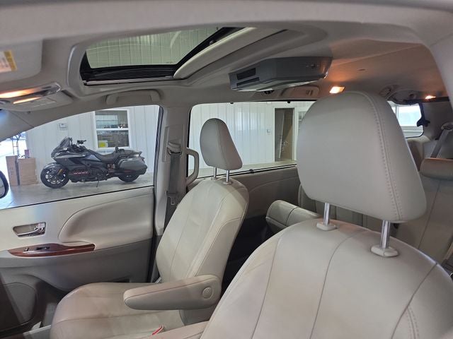 2014 Toyota Sienna XLE 8 Passenger
