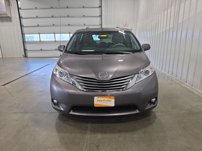 2014 Toyota Sienna XLE 8 Passenger