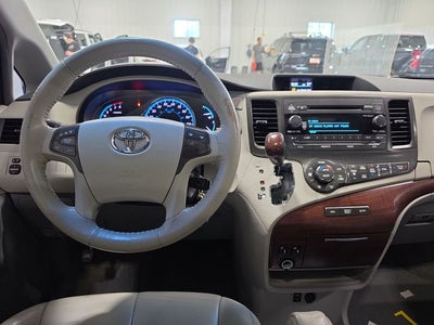 2014 Toyota Sienna XLE 8 Passenger