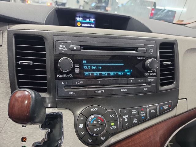 2014 Toyota Sienna XLE 8 Passenger