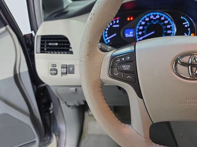 2014 Toyota Sienna XLE 8 Passenger