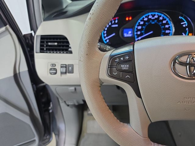 2014 Toyota Sienna XLE 8 Passenger