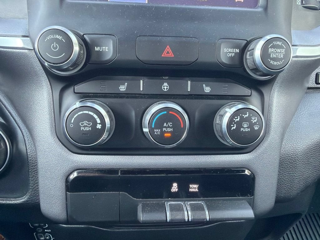 2023 RAM 1500 Big Horn Crew Cab 4x4 5'7" Box