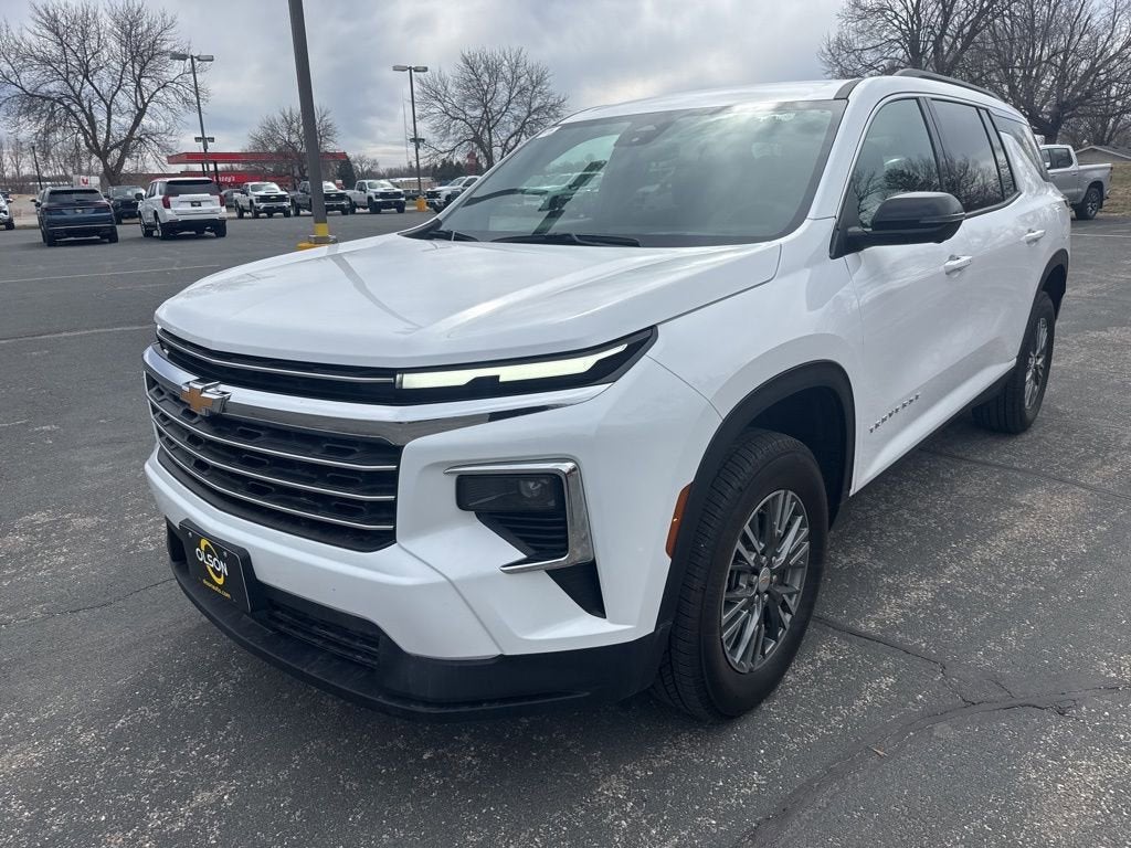 2025 Chevrolet Traverse LT