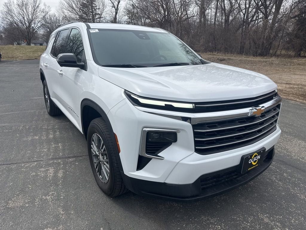 2025 Chevrolet Traverse LT