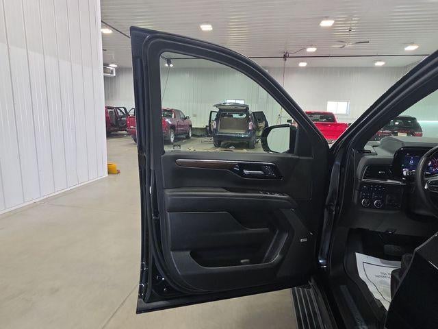 2025 Chevrolet Suburban 4WD High Country