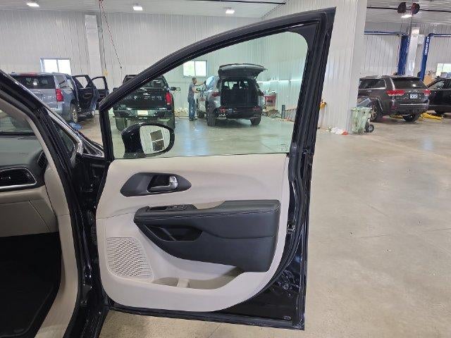 2024 Chrysler Pacifica Touring L FWD