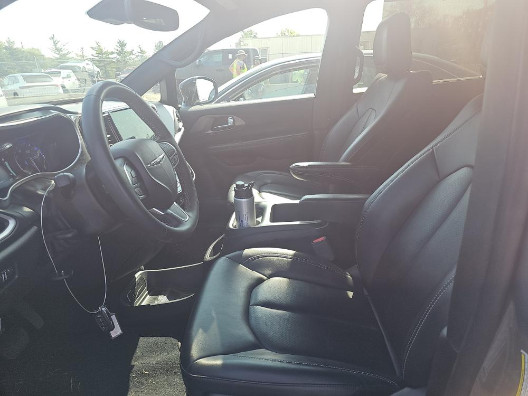 2025 Chrysler Pacifica Select FWD