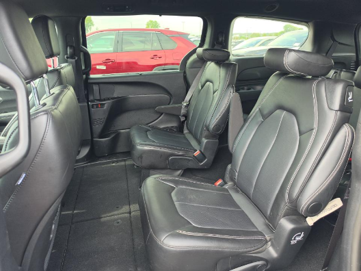 2026 Chrysler Pacifica Select FWD